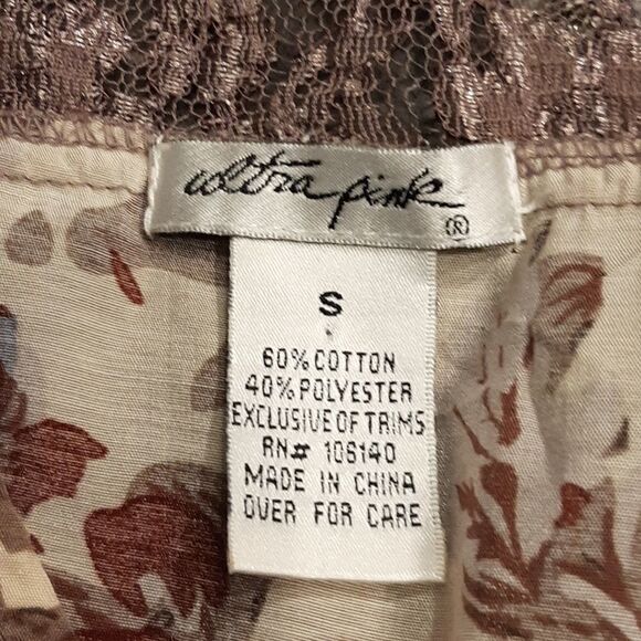 Ultra Pink Floral Top with Lace and Huge Pockets - Picture 6 of 10